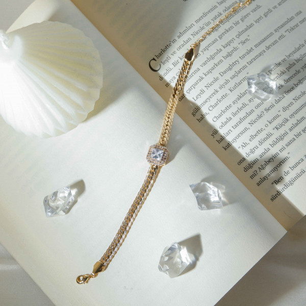 Yellow Gold Bracelet with Square Cut Stone Like a Diamond